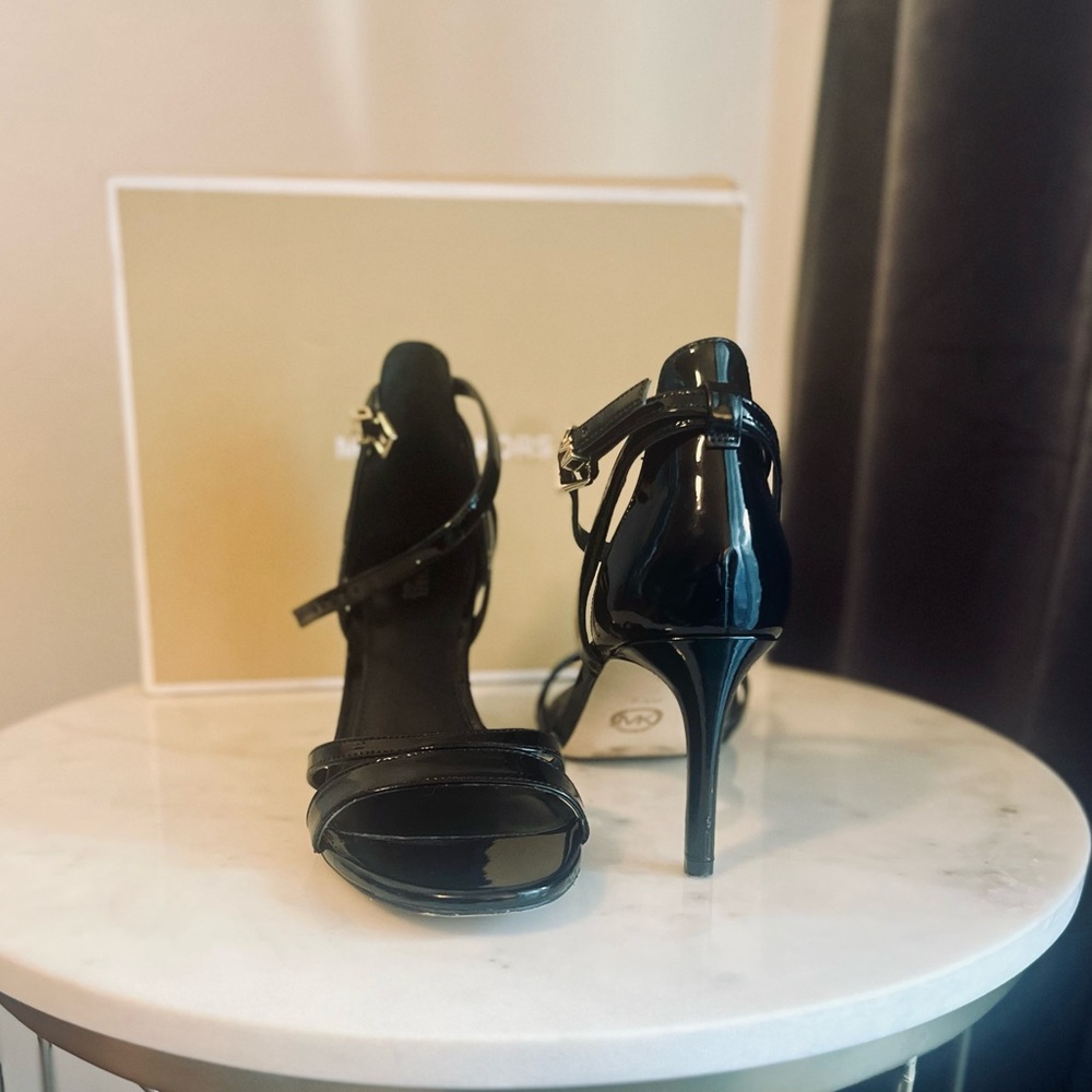 MICHAEL MICHAEL KORS
Kimberly Patent Leather Sandal